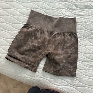 Camo Patterned High-Waist Shorts